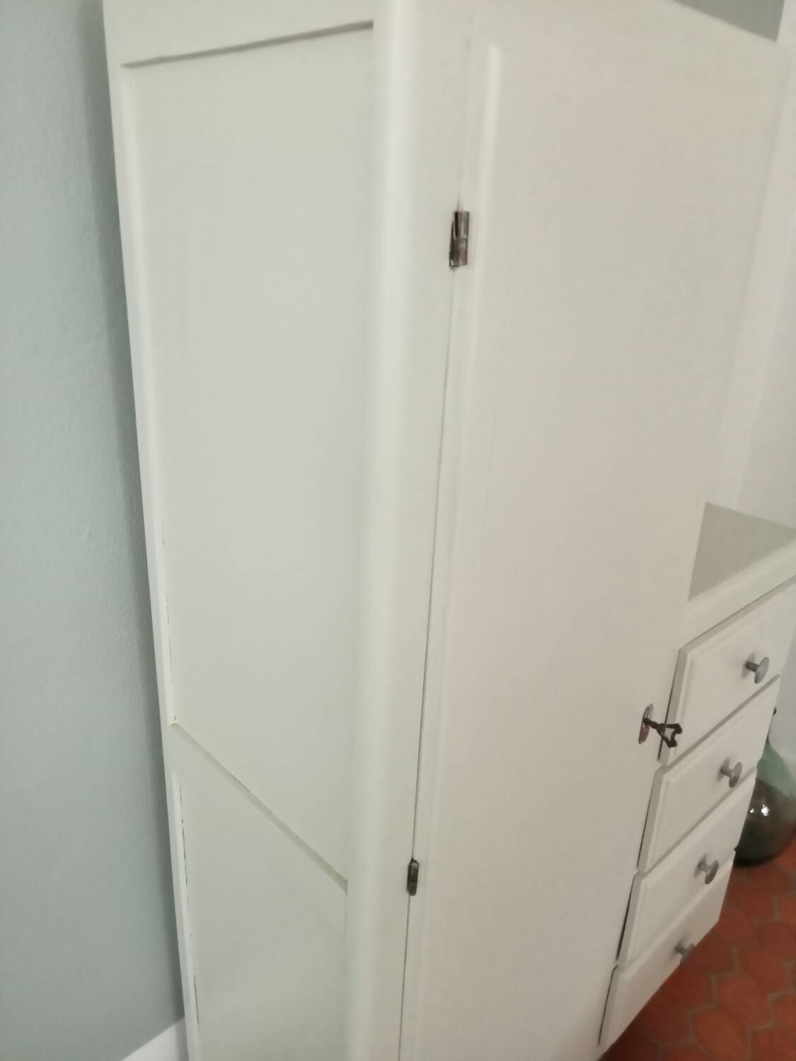Asymmetrical wardrobe
