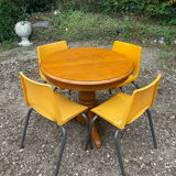 Vintage 70s table and 4 chairs set