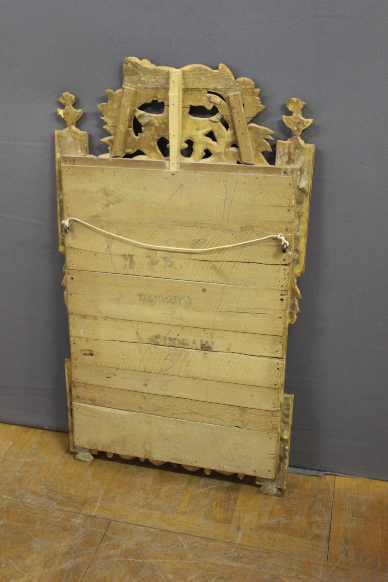Miroir Louis XVI en bois doré XVIII siècle