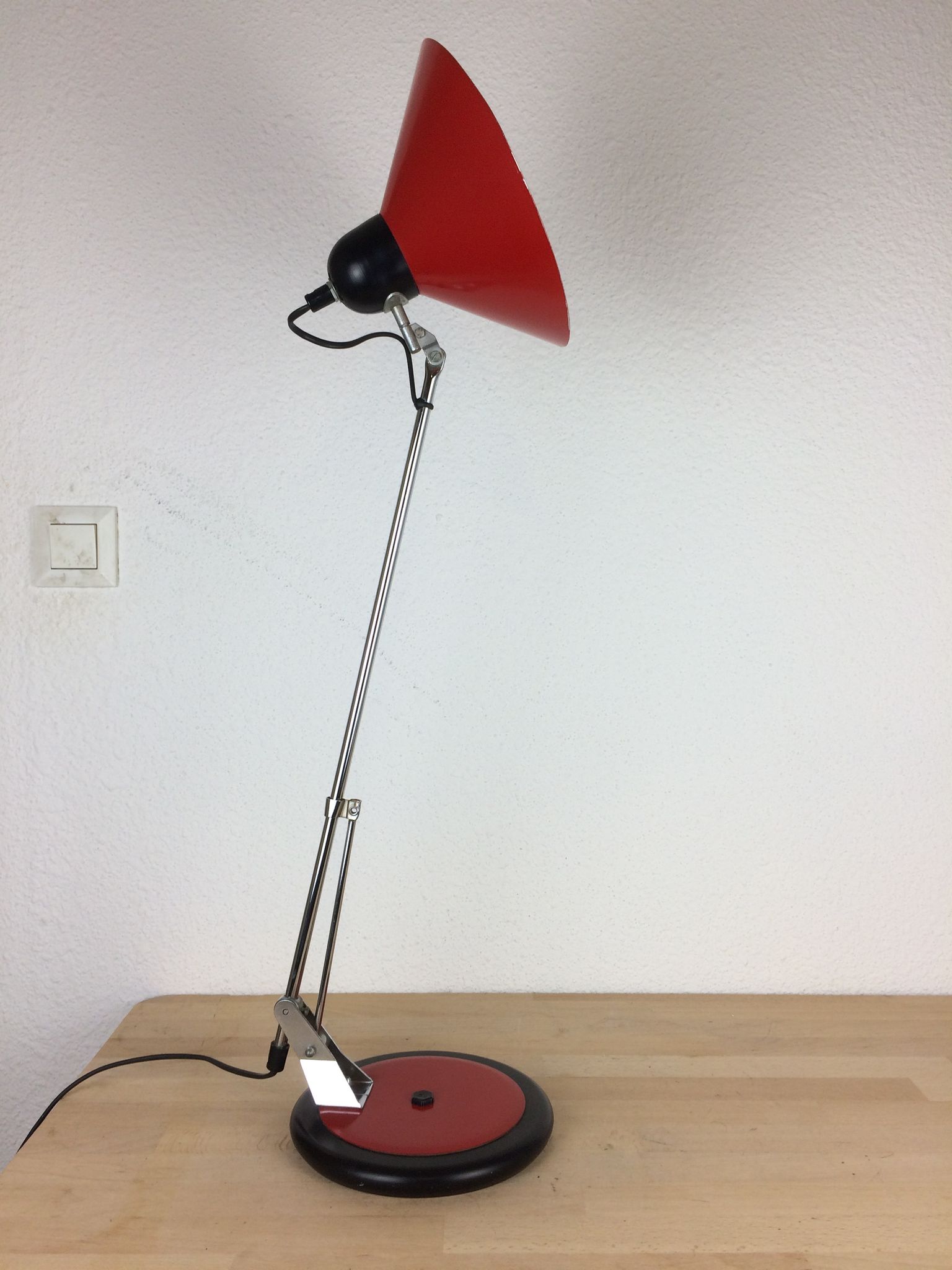 Lampe de bureau articulée Aluminor grand modèle, rouge
