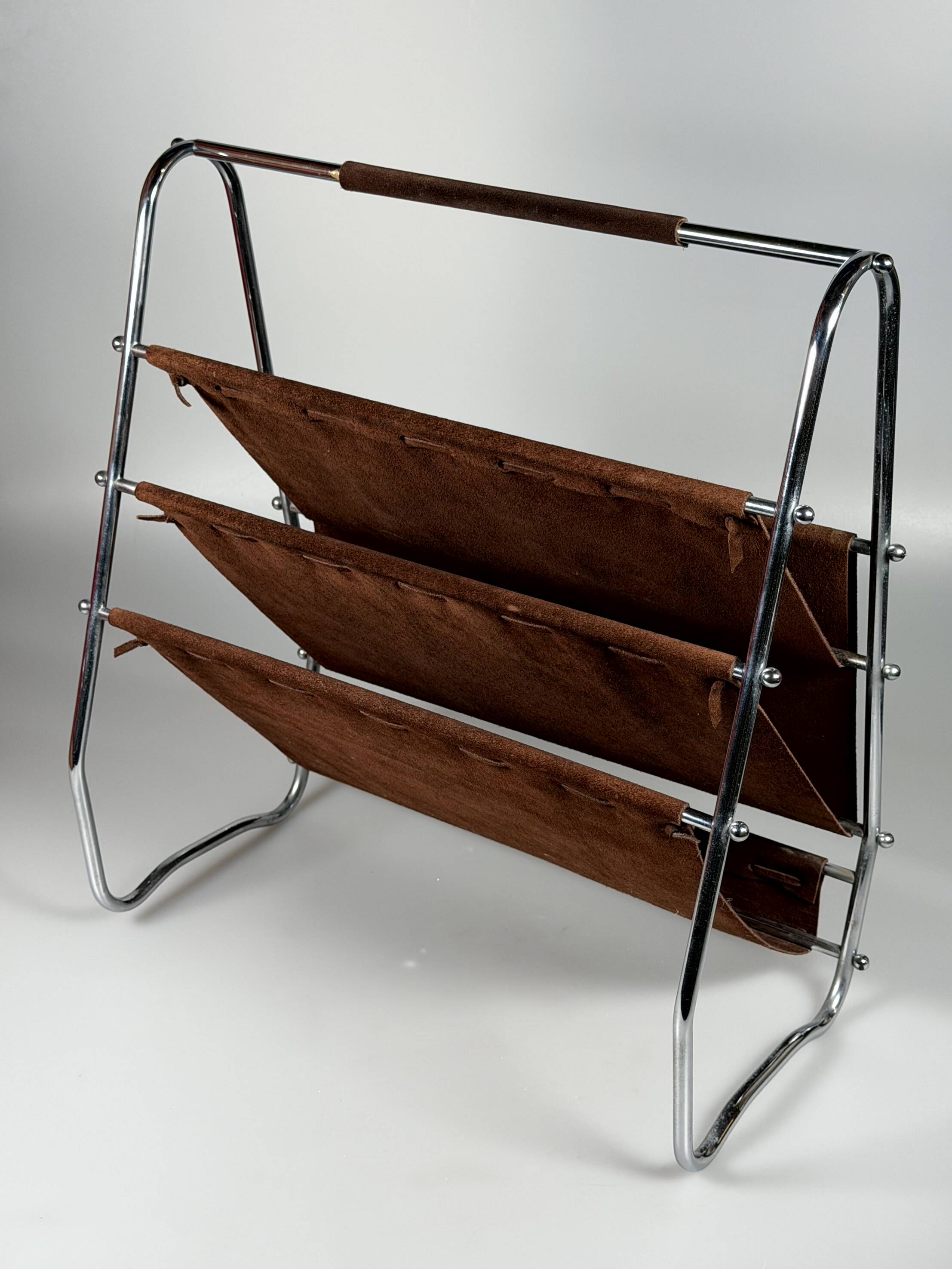 Porte-journaux et porte-revues en métal et cuir design du milieu du siècle des années 60 et 70