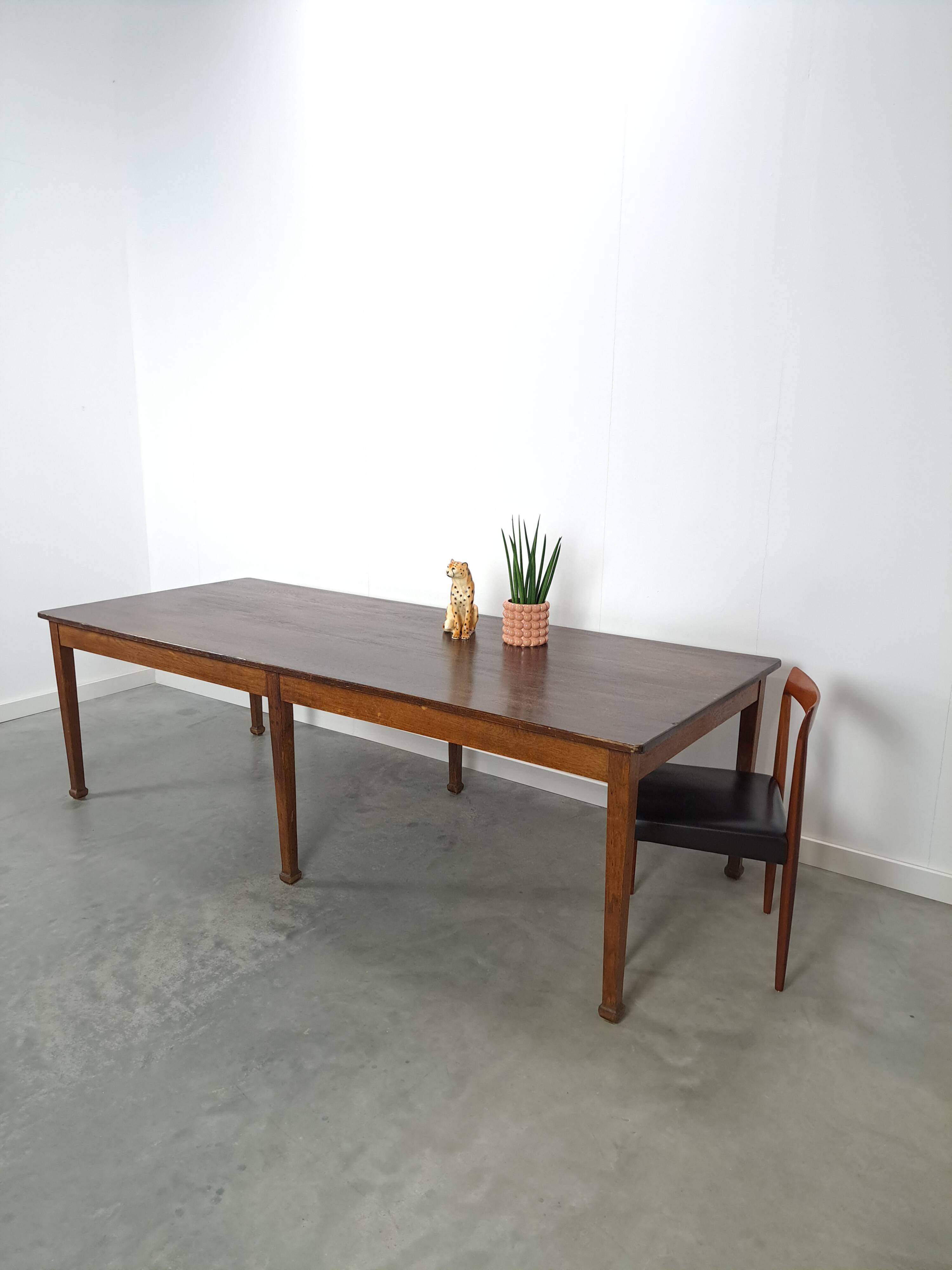 Grande table de salle à manger en bois