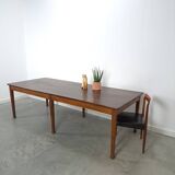 Grande table de salle à manger en bois