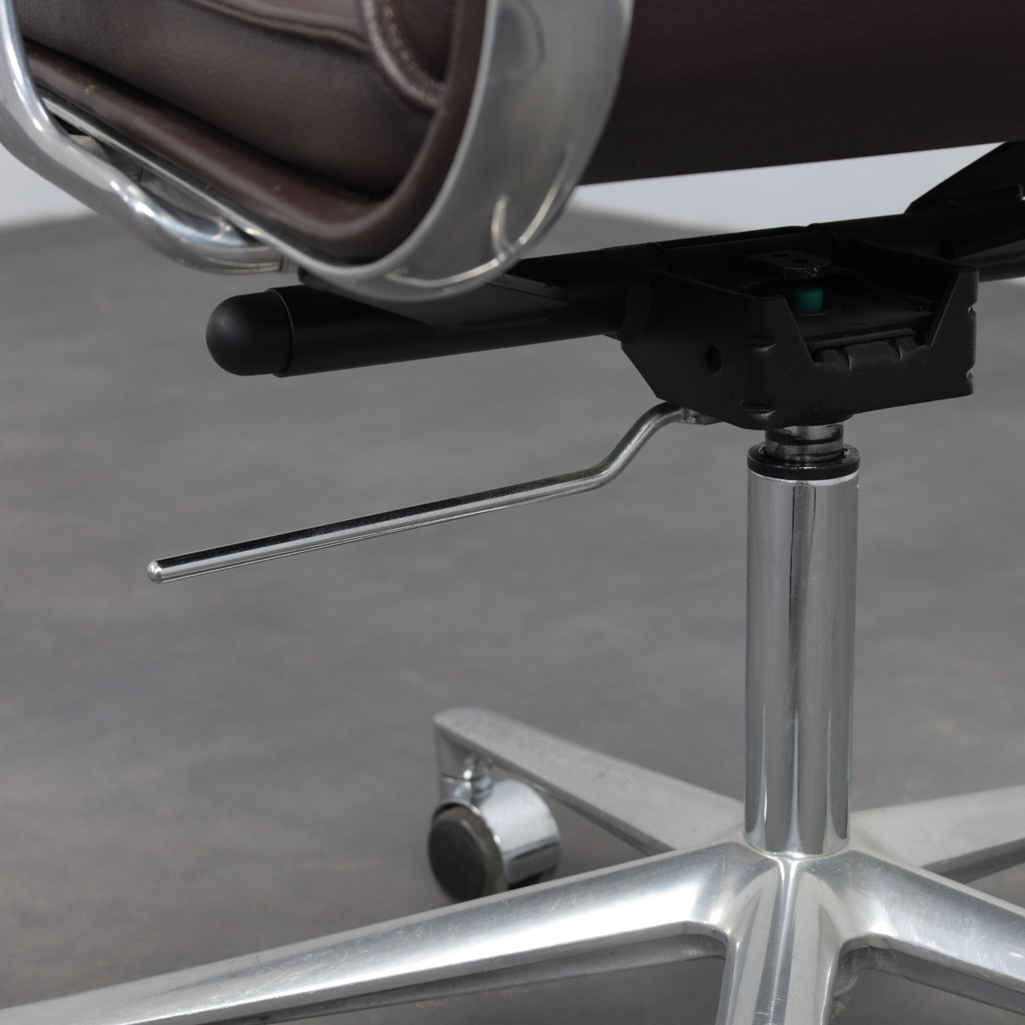 Una leather office chair by ICF, Italy, 1990s