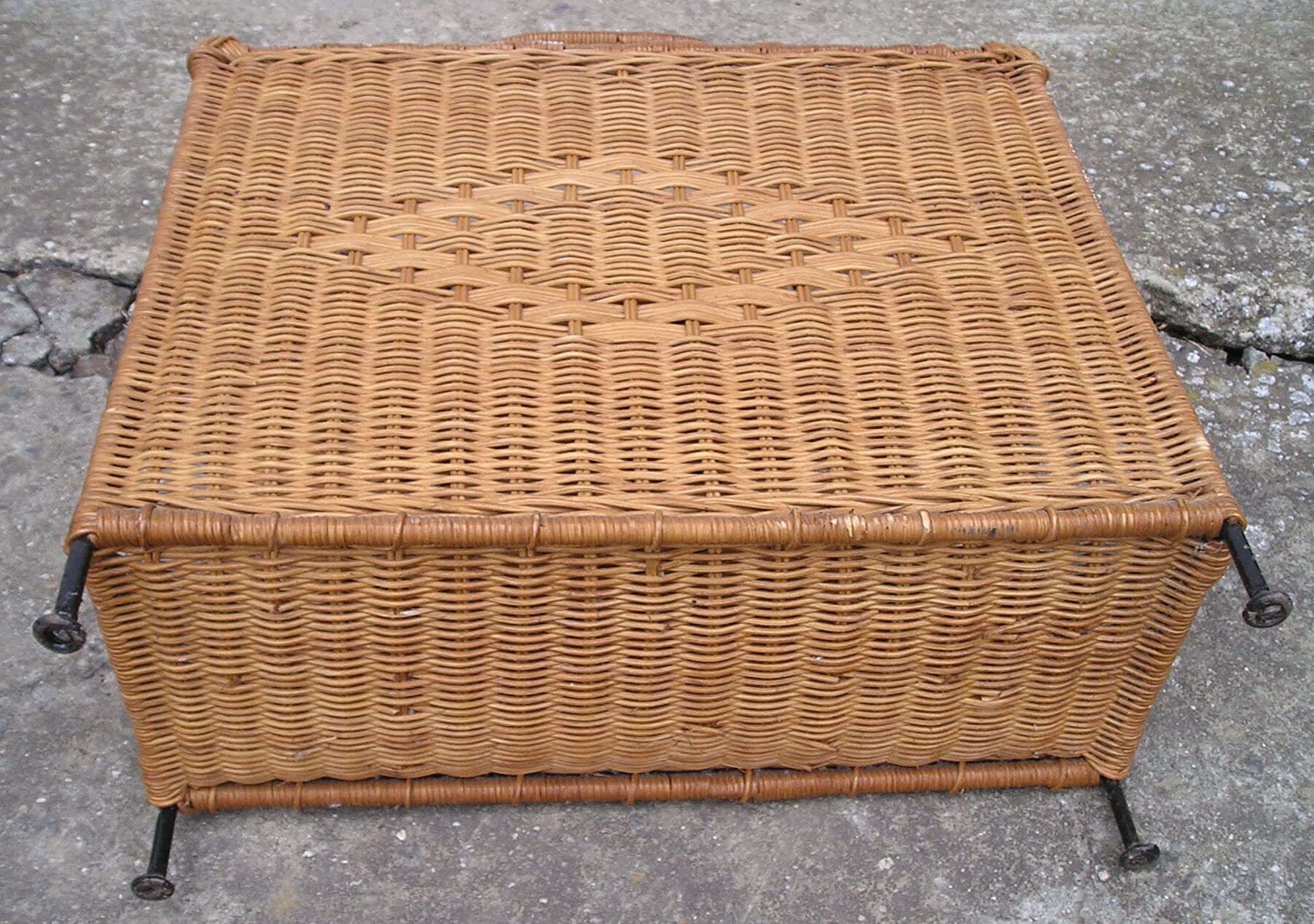 Door magazines in wicker and metal, vintage 60s - 70s