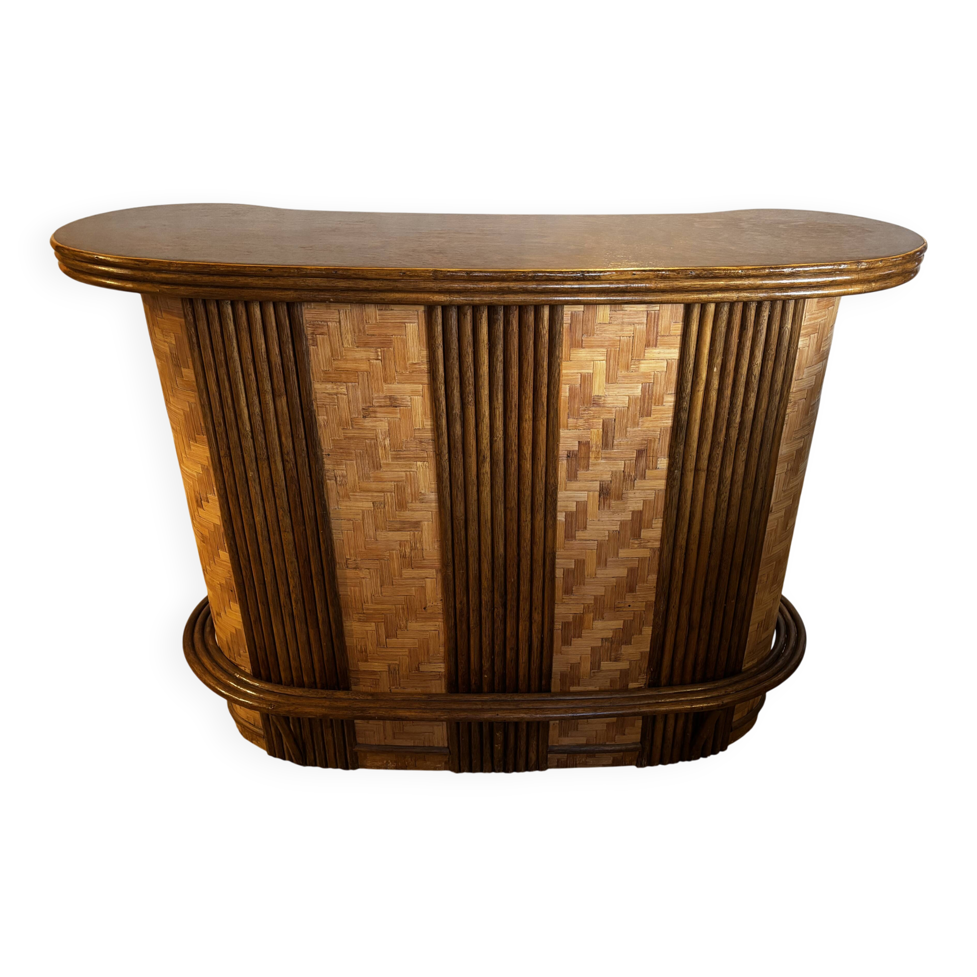 Rattan bar