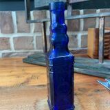 Petite bouteille ancienne bleue cobalt