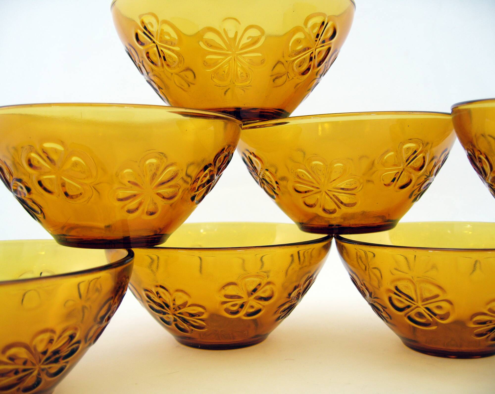 8 amber yellow glass bowls - embossed flower patterns - Daisy Vereco France - vintage 70s