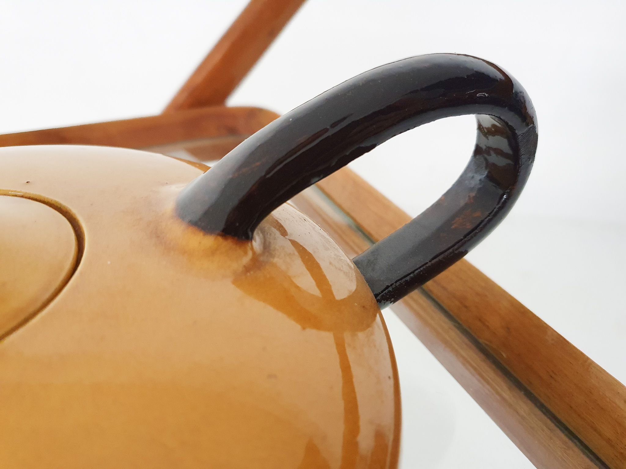 Vaisselle en porcelaine ocre de Roger Mourre pour Dieulefit, France années 1950
