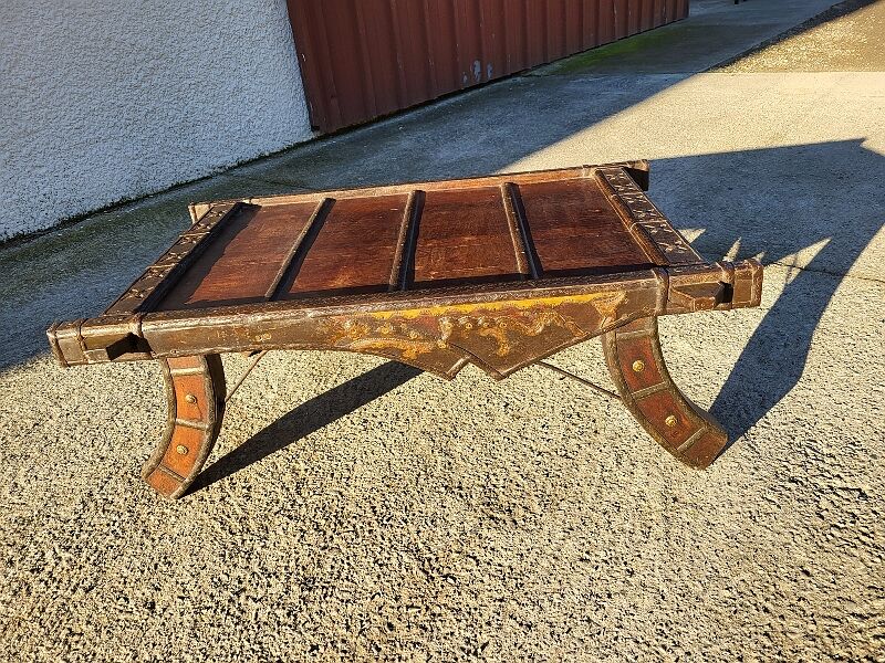 Coffee table in metal and copper wood