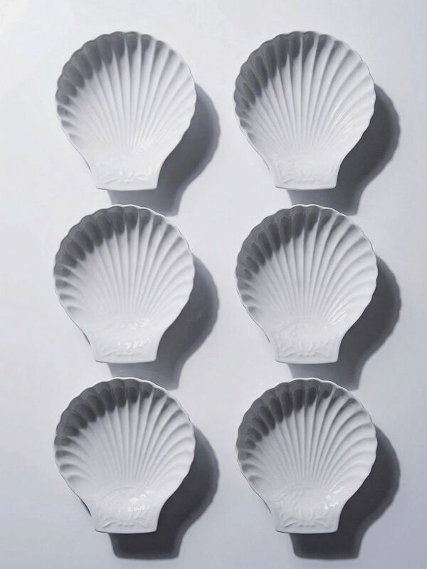 Suite de 6 coupelles coquilles en porcelaine de Limoges Philippe Deshoulières