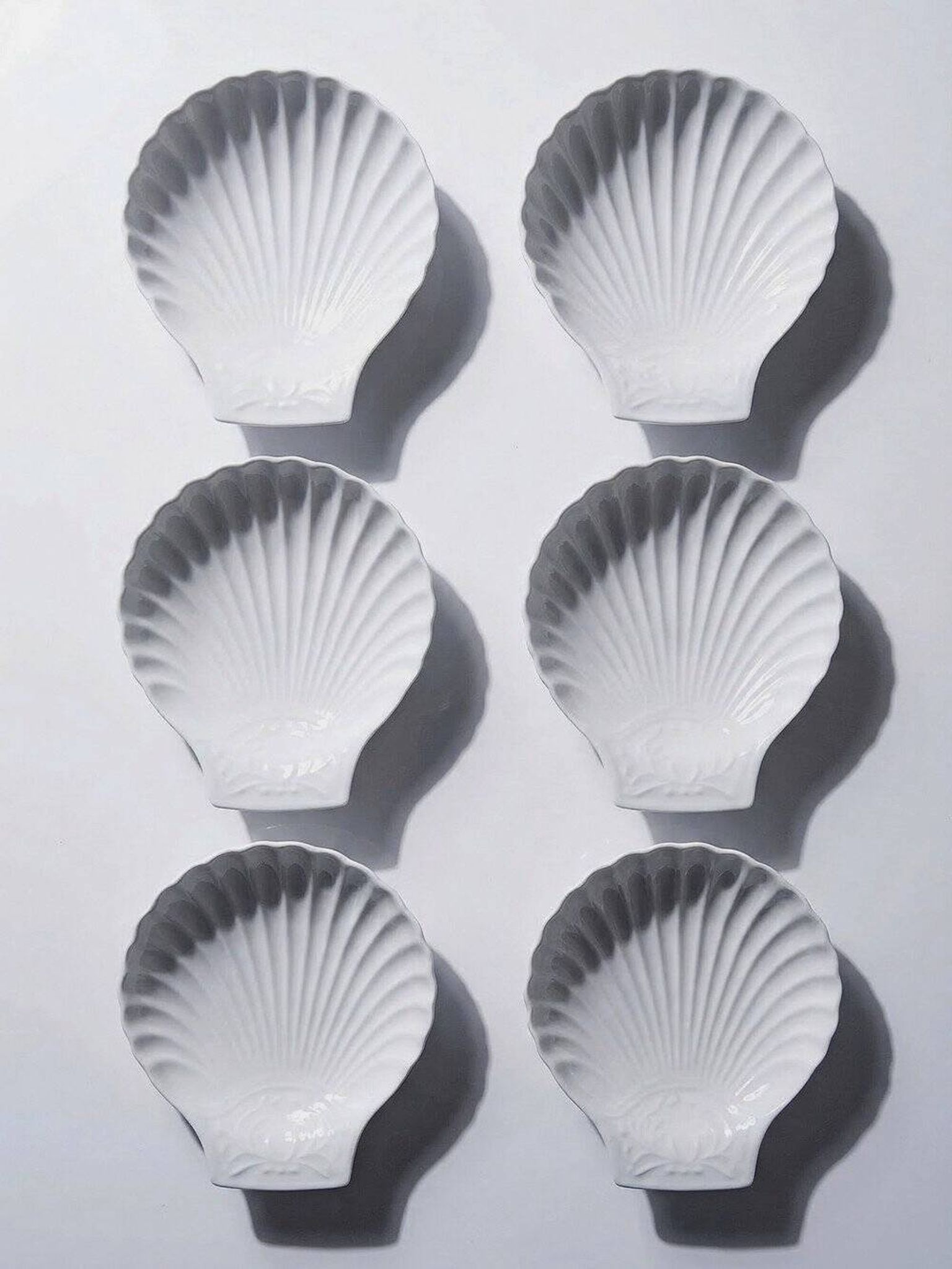 Set of 6 shell-shaped bowls in Limoges porcelain by Philippe Deshoulières.