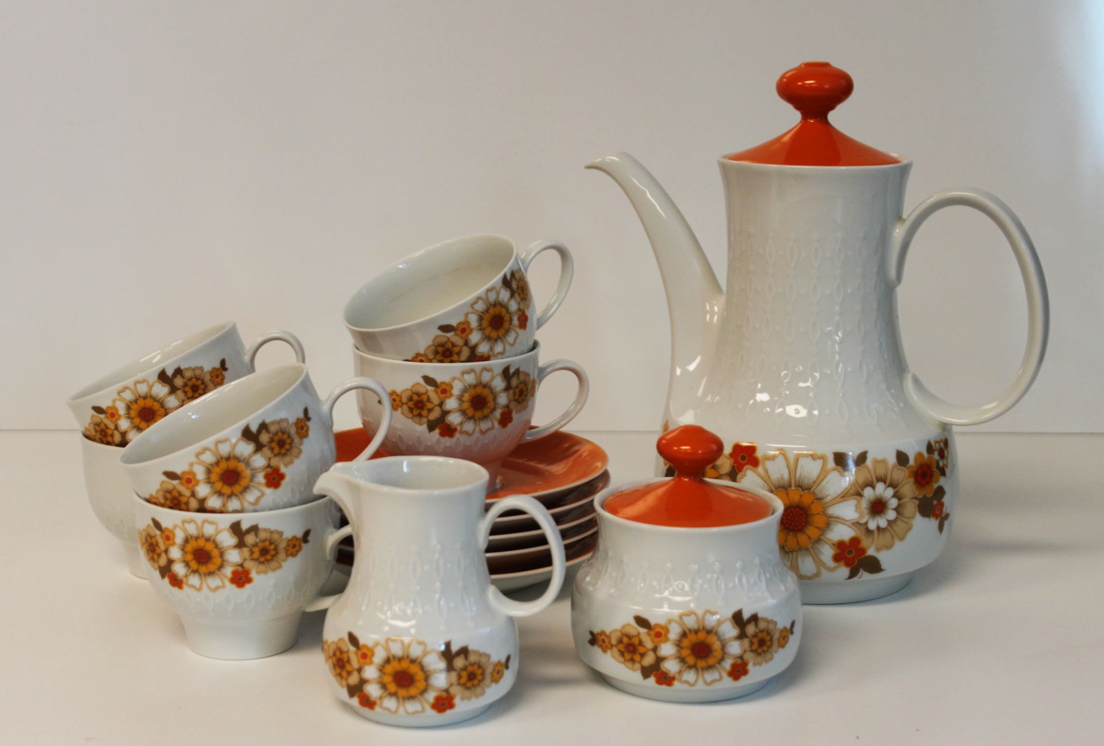 Mitterteich porcelain dinner and tea service, Germany, 1970.