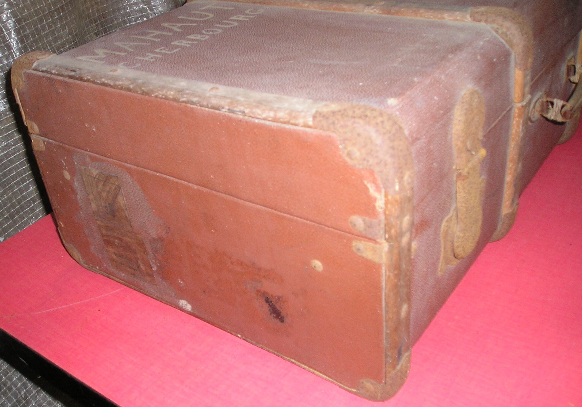Suitcase old travel trunk to uncommon locks