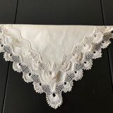 Napperon mouchoir en percale et dentelle fait main