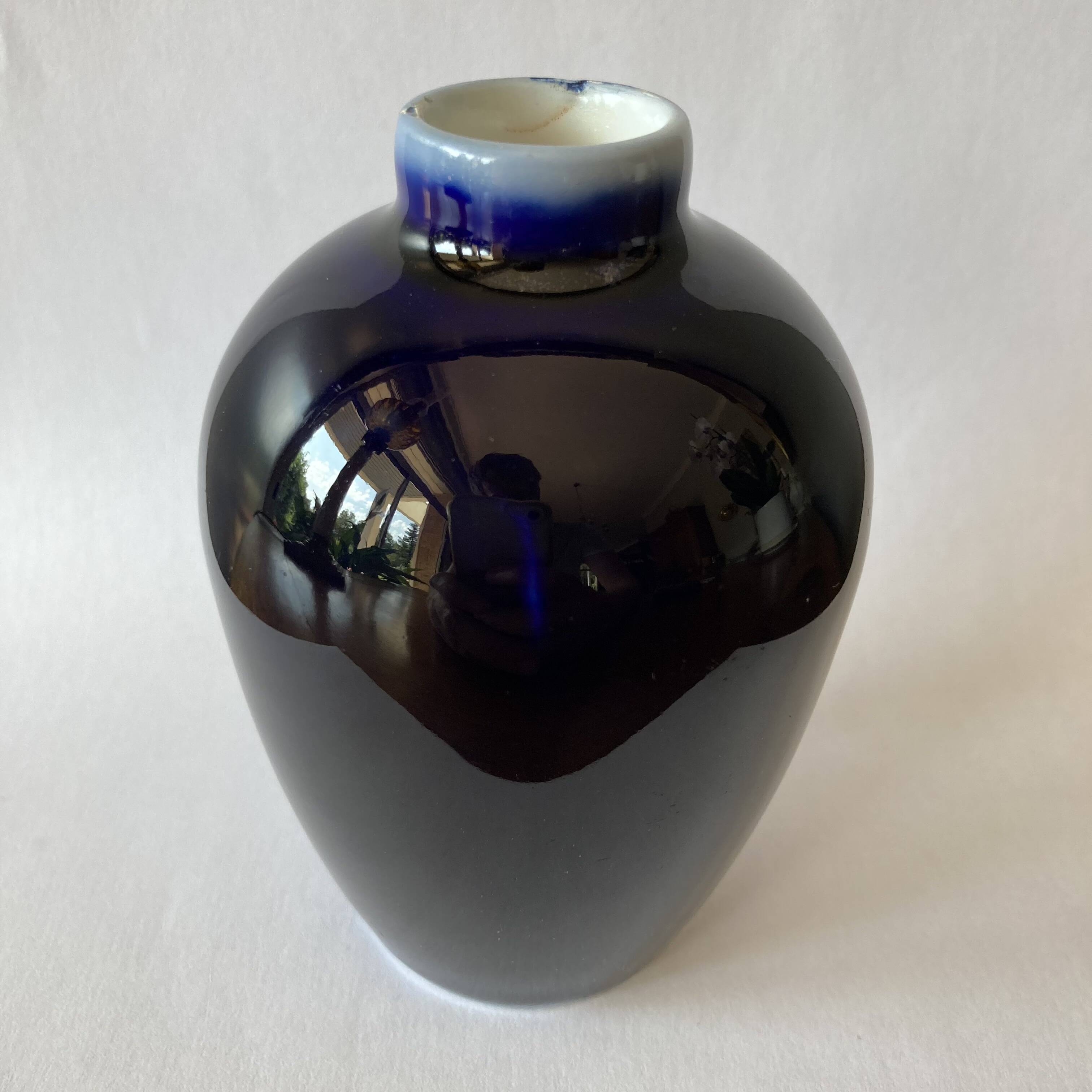 Meiping-shaped miniature vase in Saxon Meissen porcelain with blue monochrome glaze