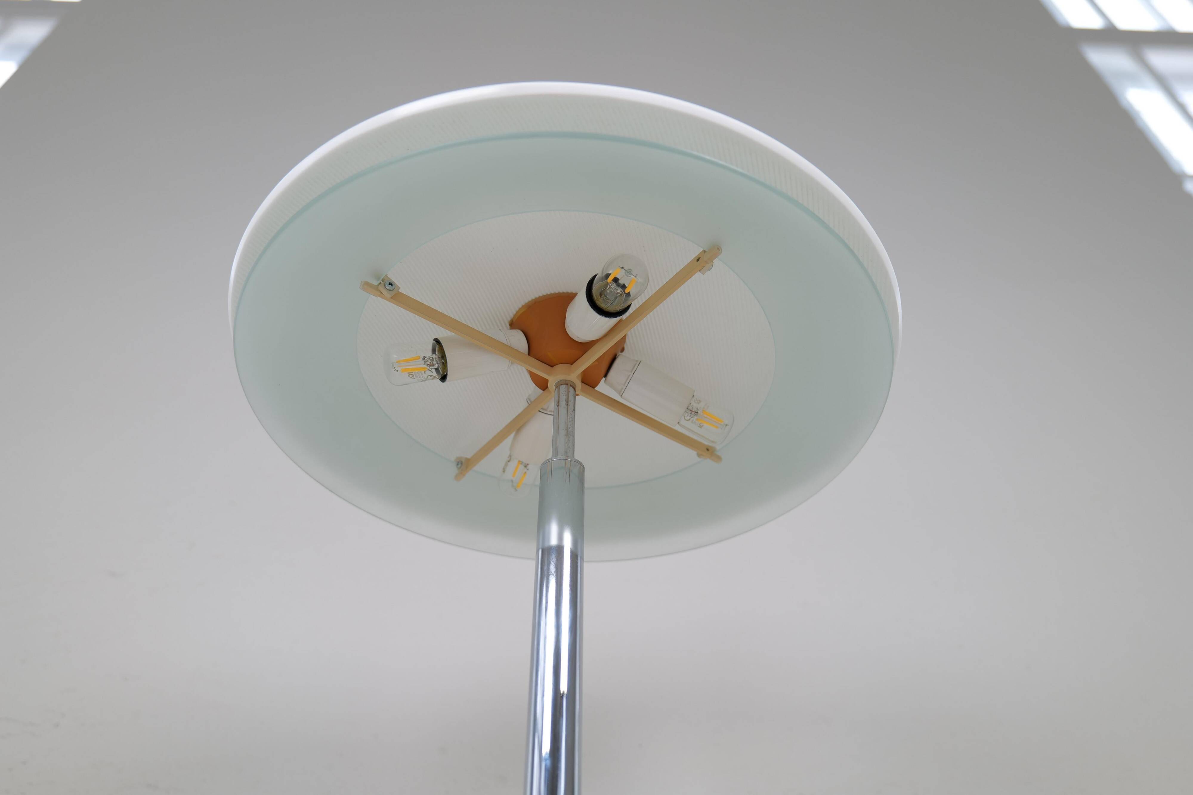 "Tris" glass table lamp by Fontana Arte from the Space Age with a chrome base, Italy, circa 2000.