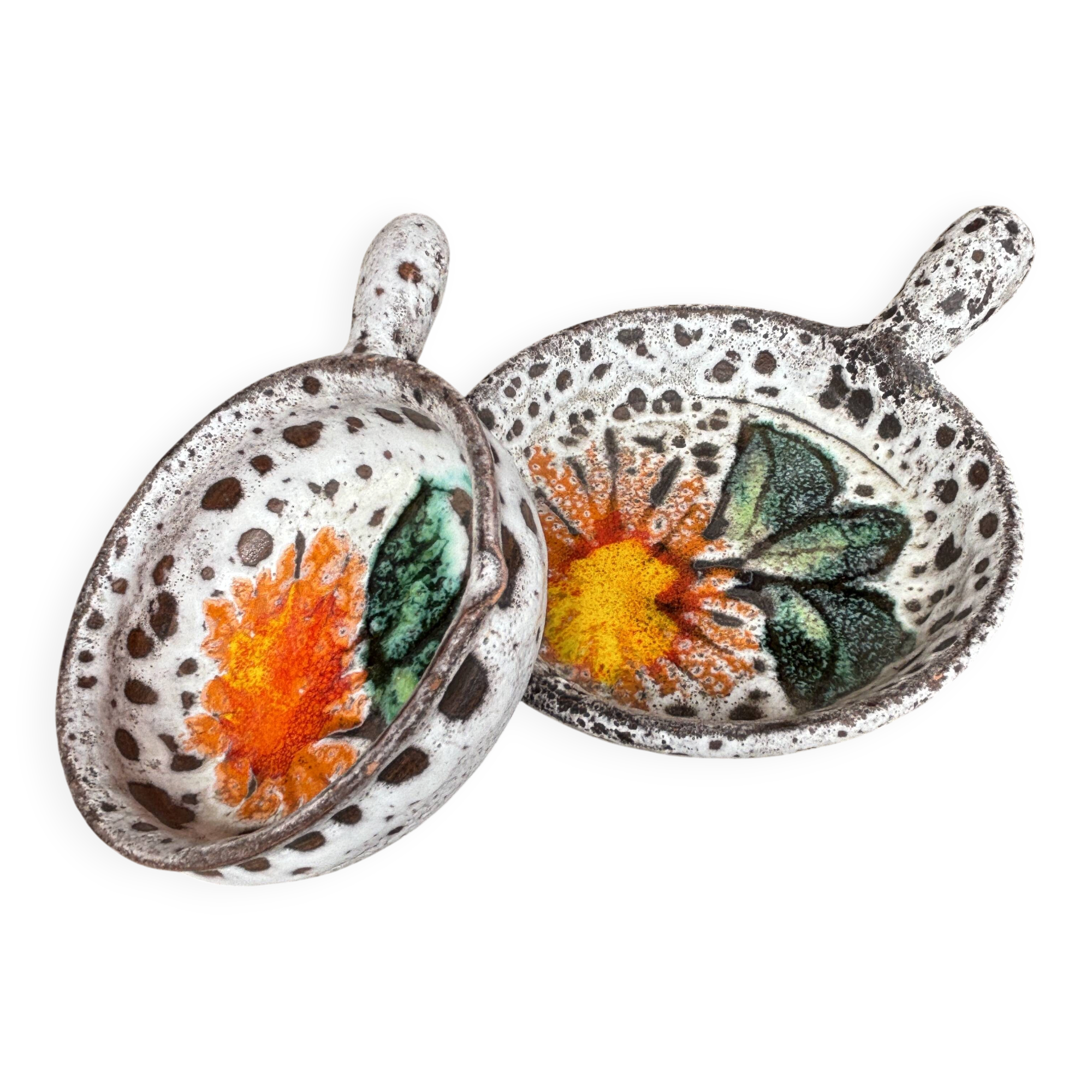 Set of 2 La Roue Vallauris pans – vintage ceramic with floral decoration