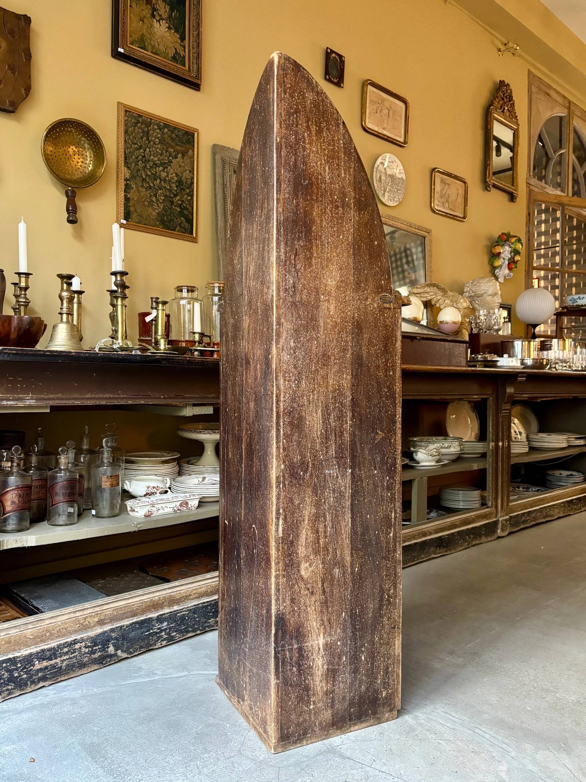 English corner cabinet in blackened wood, 19th century.