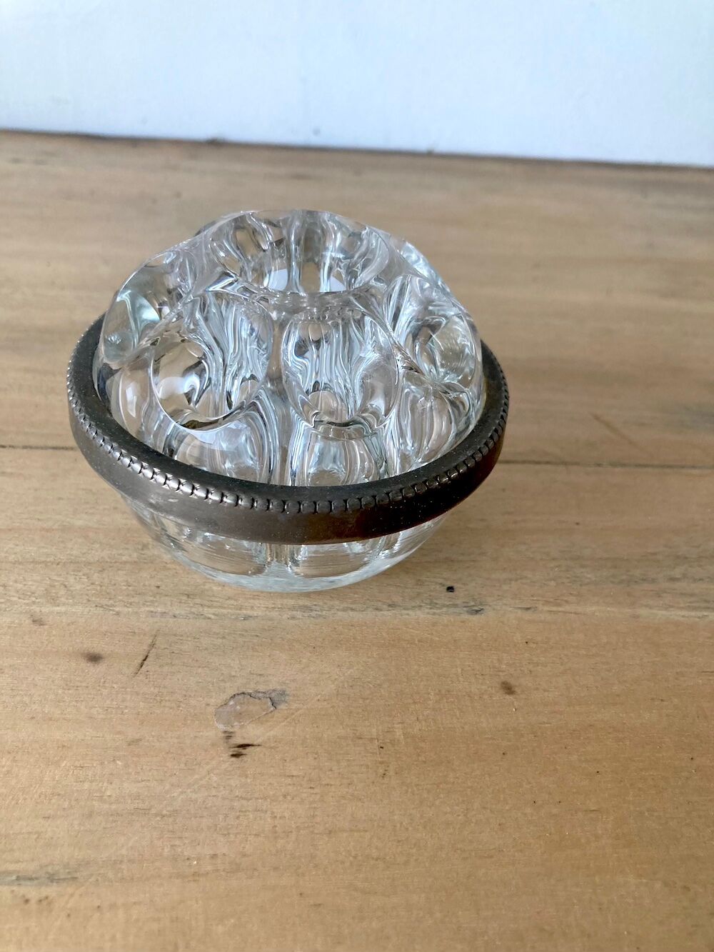 Pique flowers in metal circled glass