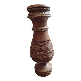 Vase sculpté en noyer vintage