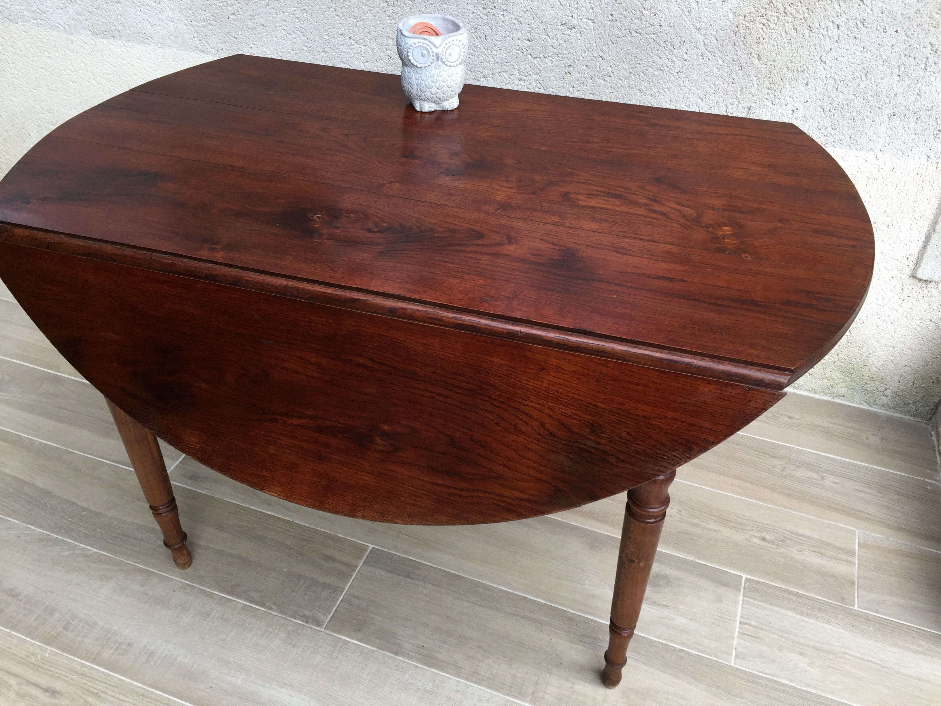 Large table round in rabats in vintage massive oak