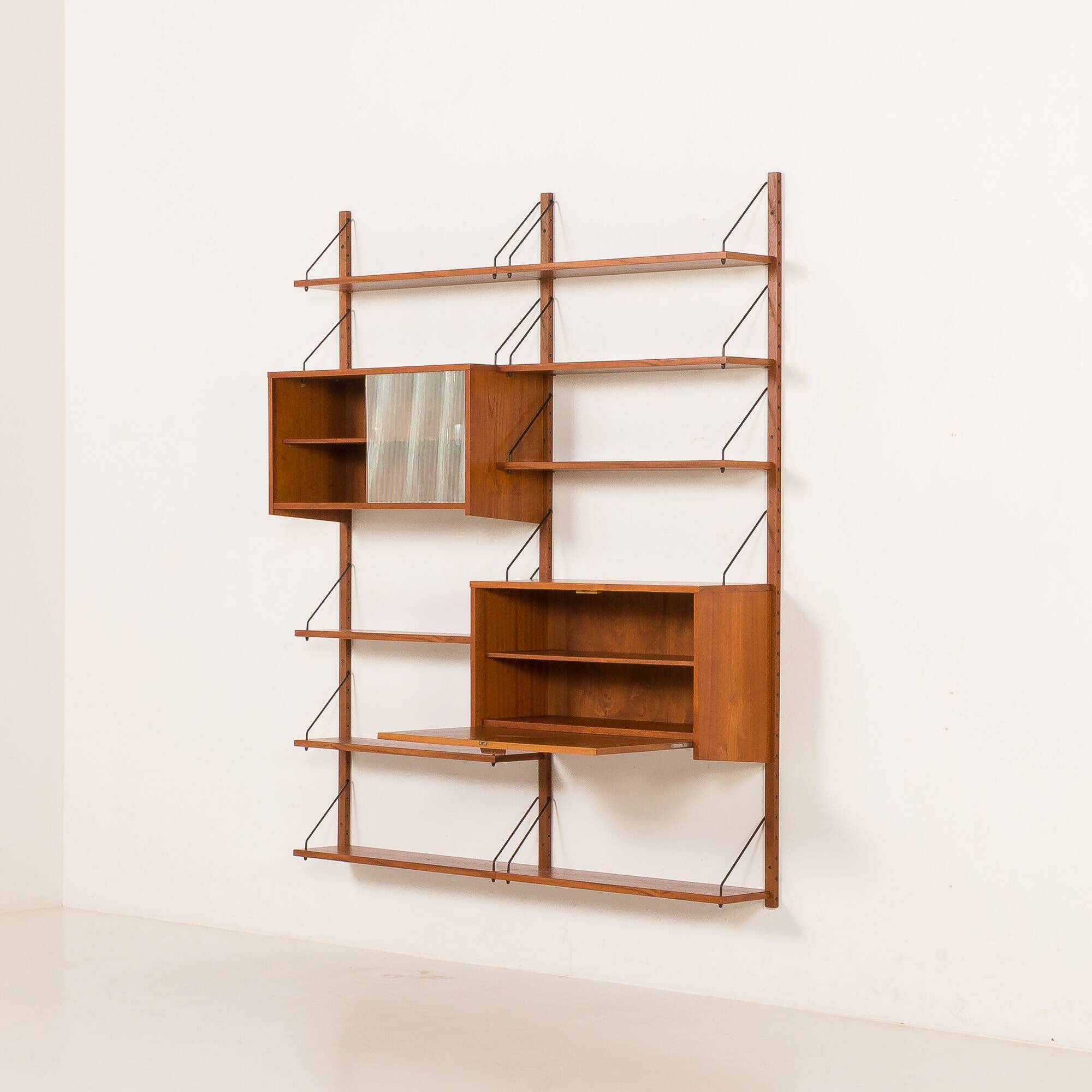 Scandinavian vintage shelving wall unit with a bureau and bar cabinet, Den
