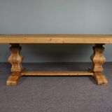 Robust speaking monastery table