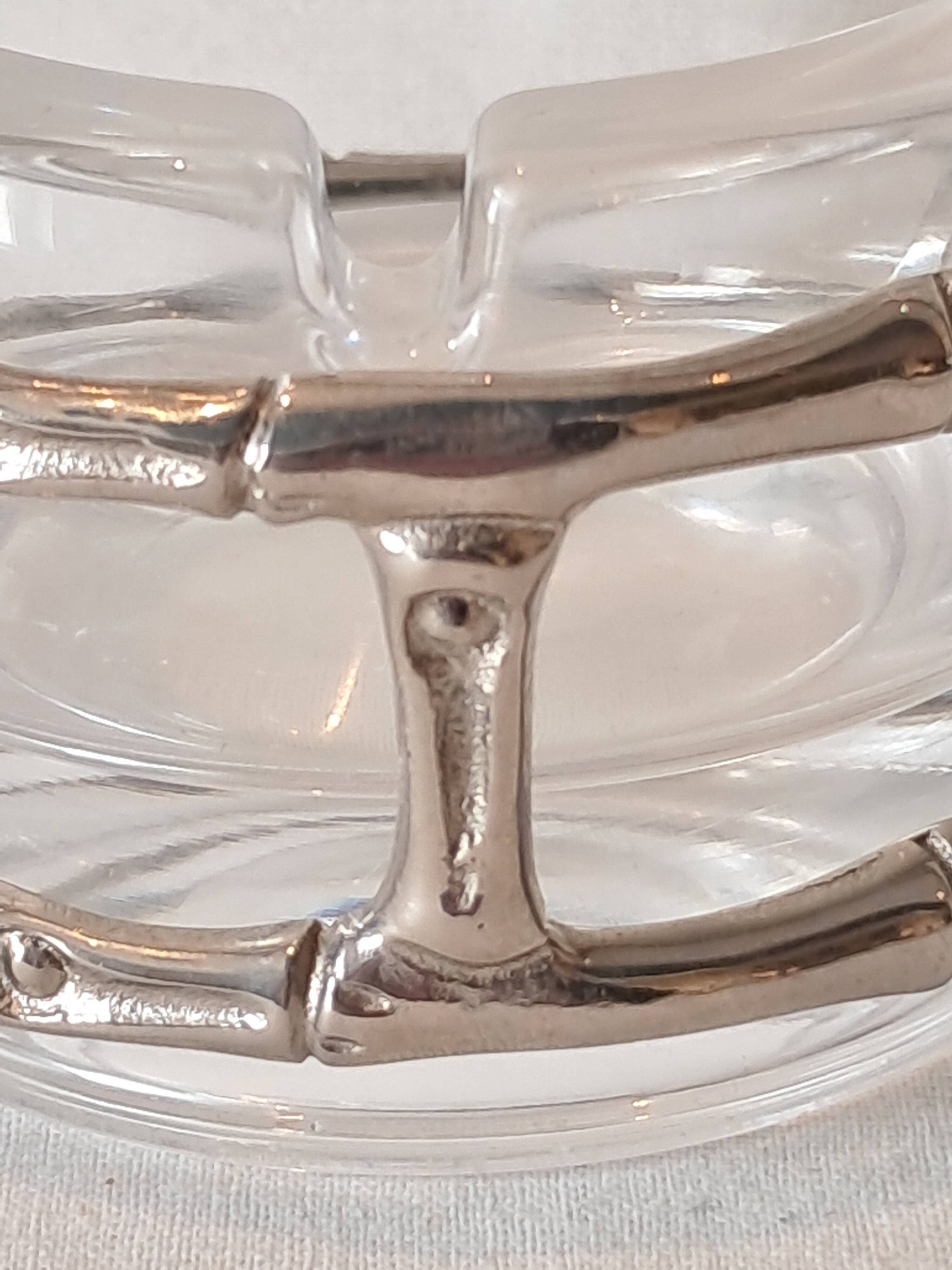 Cendrier En Verre Dans Un Support Faux Bambou Métallique