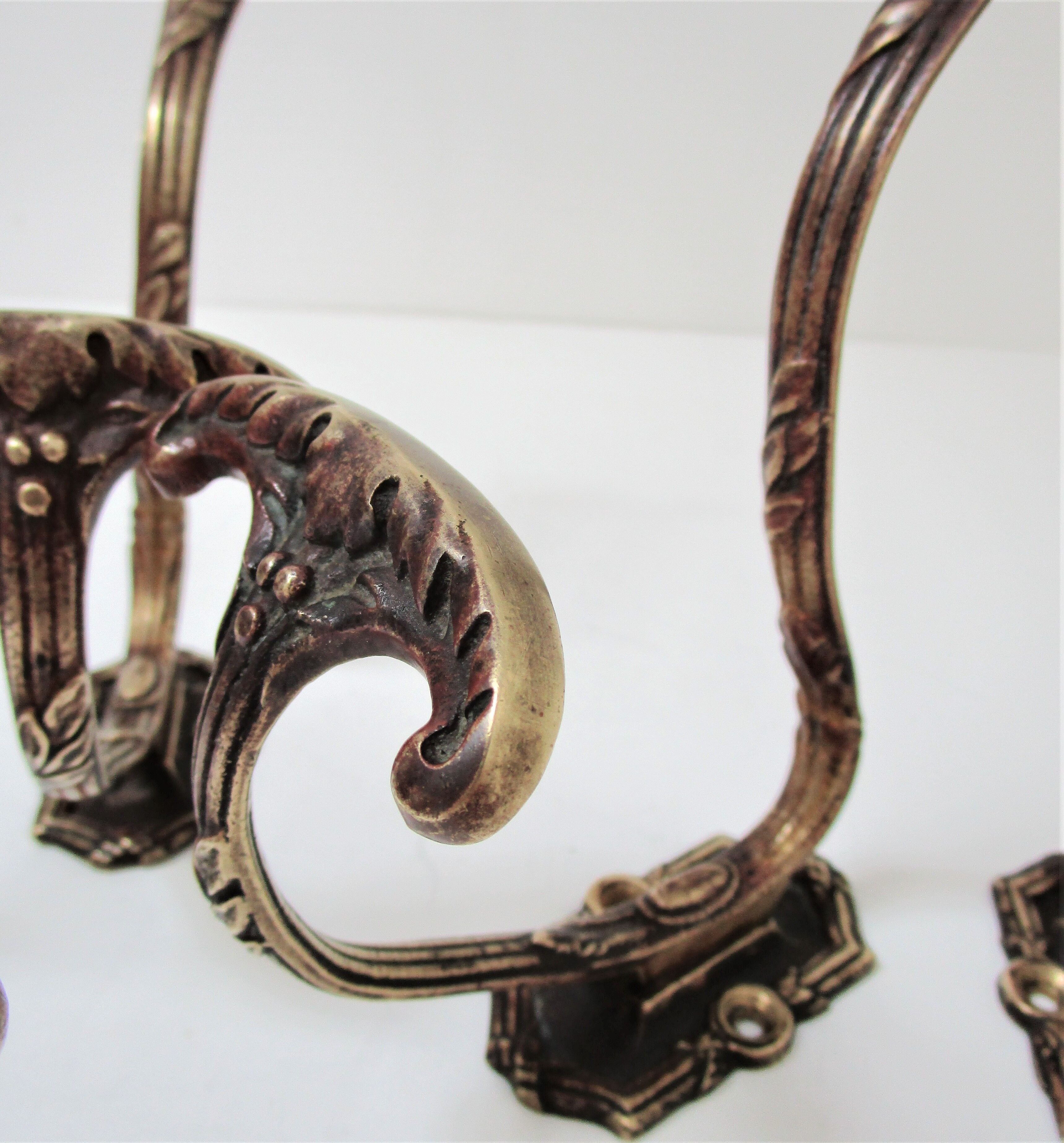 Four patères bronze patinated leafy décor early 20th century