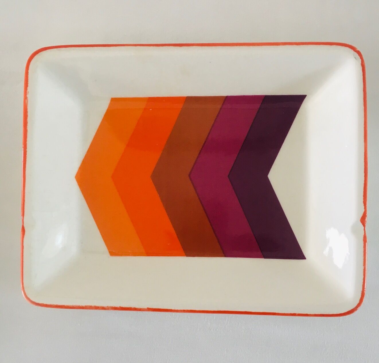 Gien service in enamelled porcelain modèle "arrows" 70s