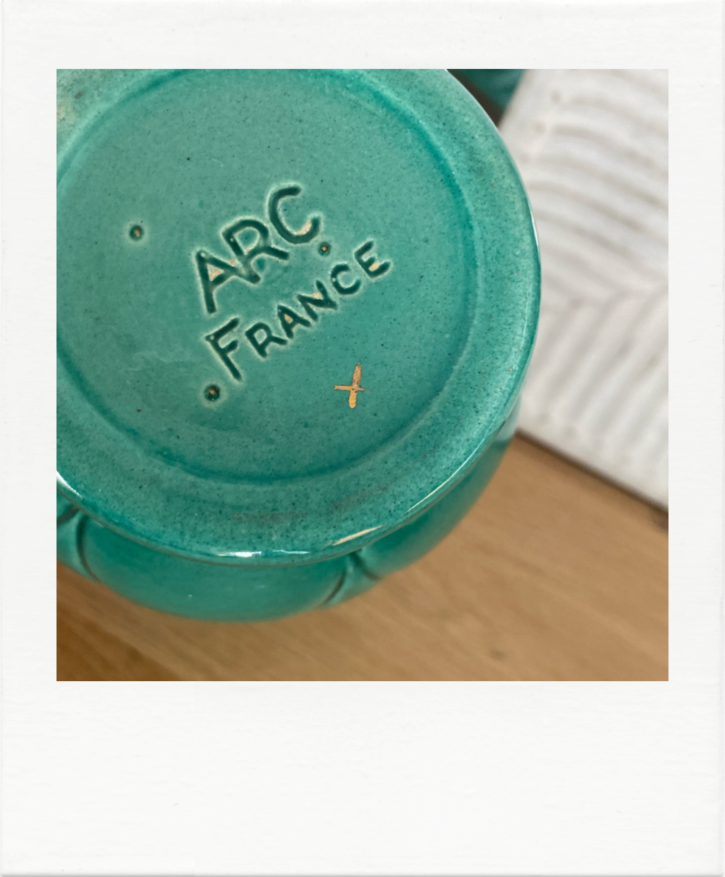 Emerald and gold vase