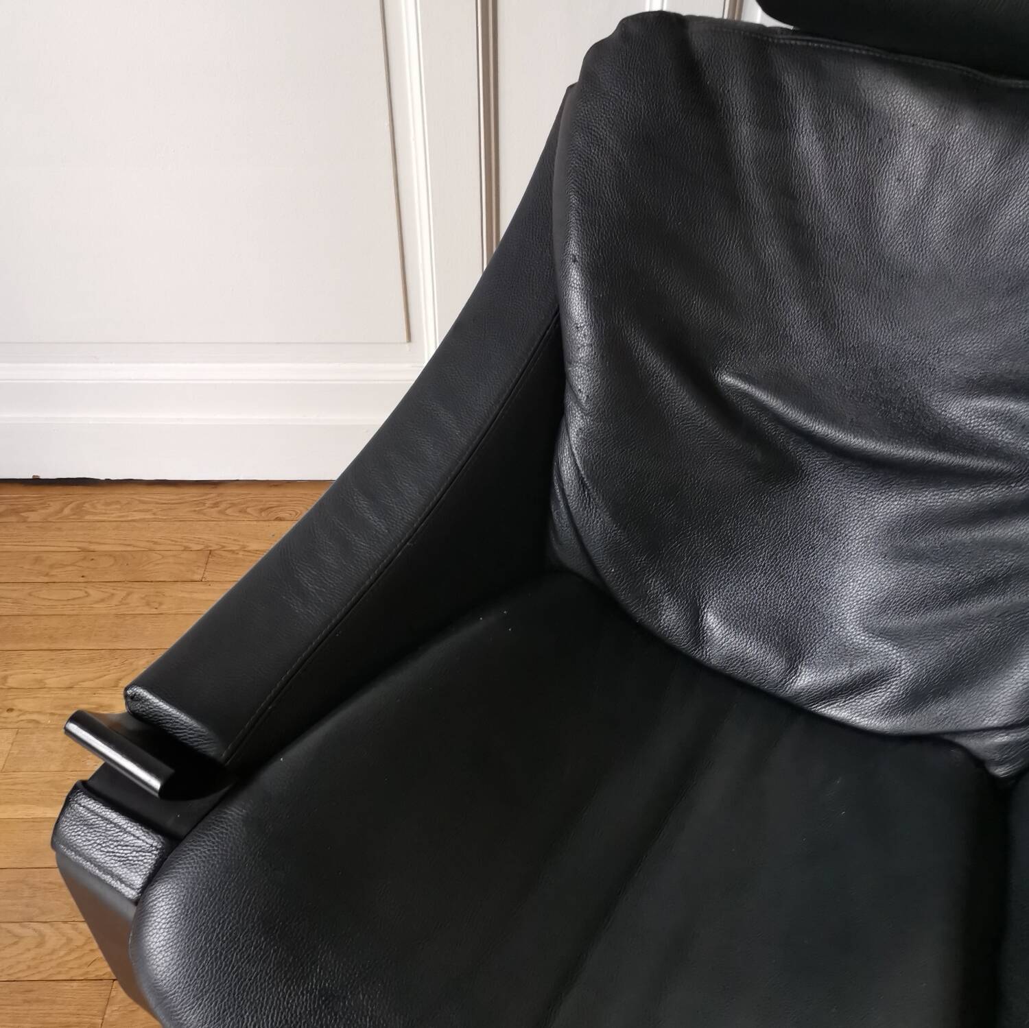 Kroken leather armchair, designed by Ake Fribytter, Nelo Mobelfabrik Sweden.