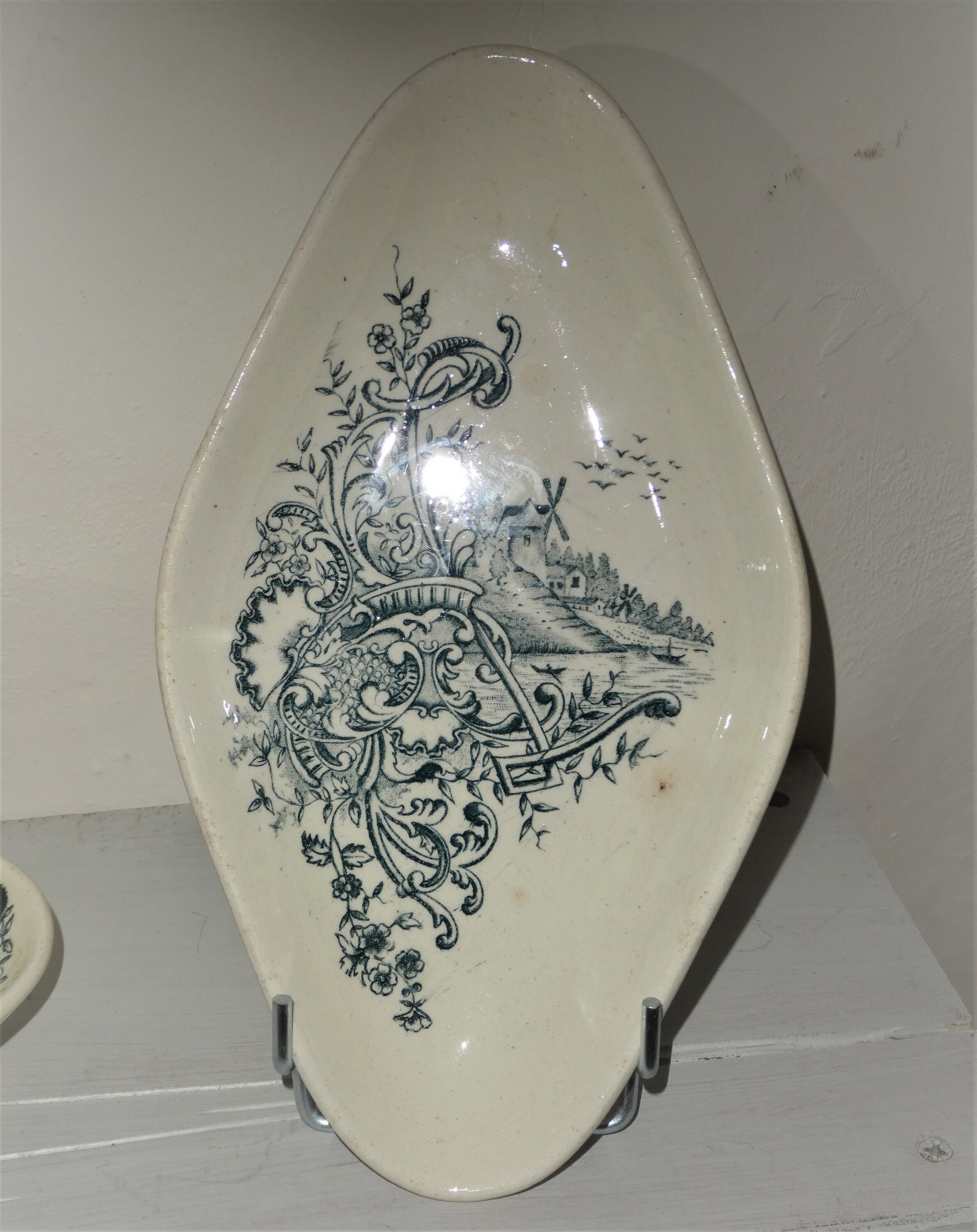 Lot of 12 salins plates
