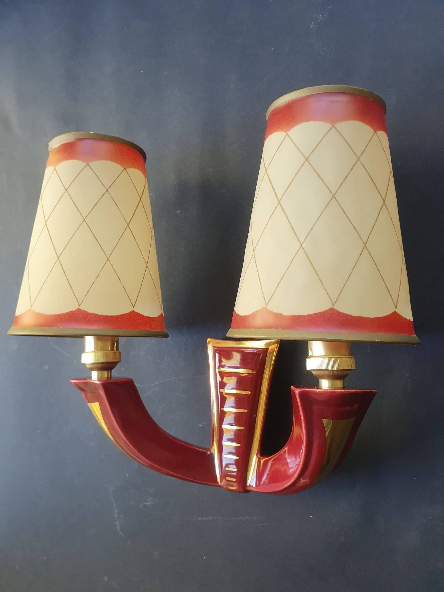 Ceramic wall lamp with Art Deco shades