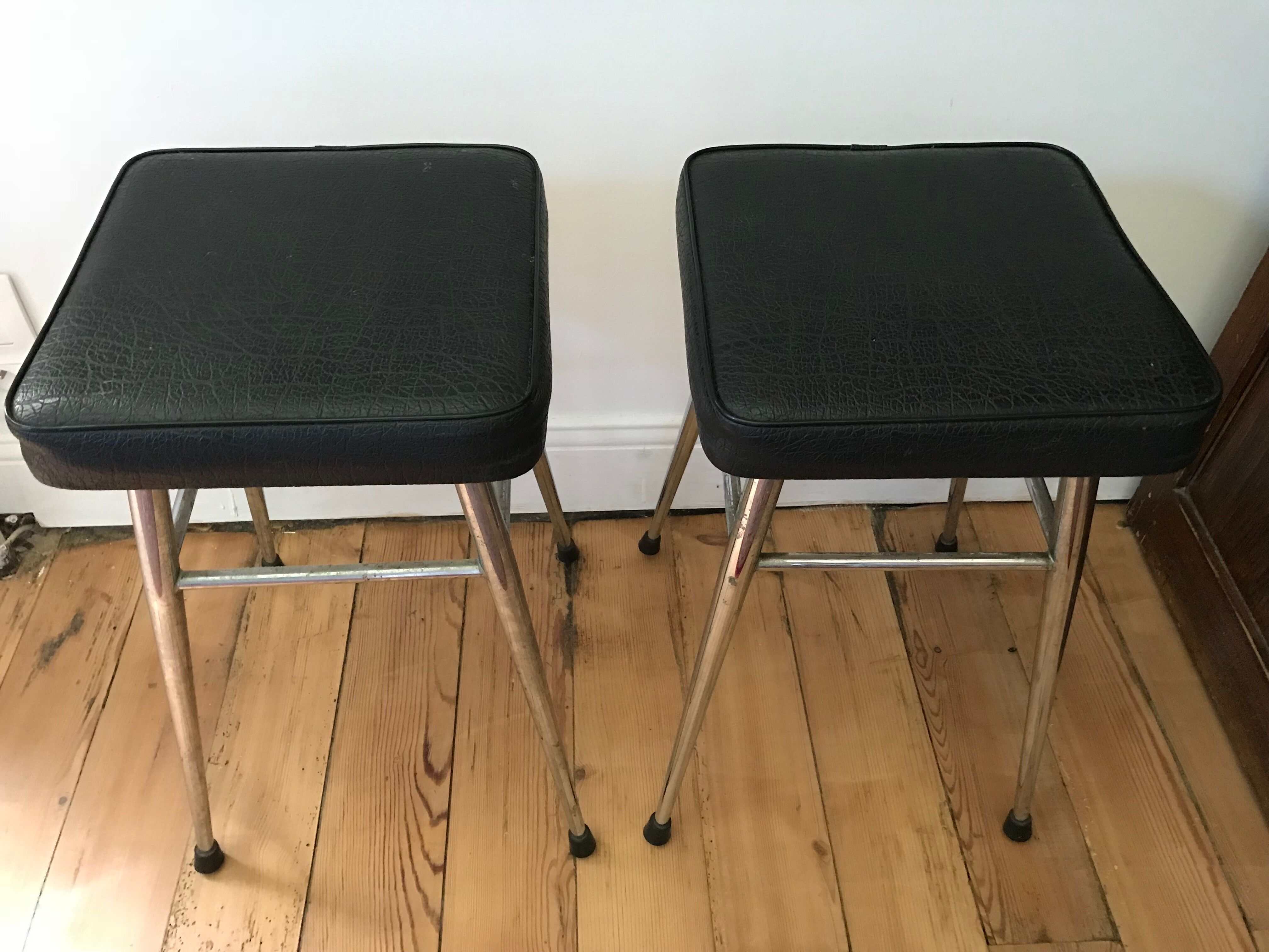 2 stools minimalist in leatherette