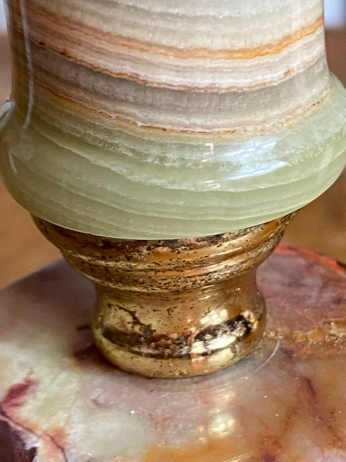 Onyx lamp, fish feet in bronze.