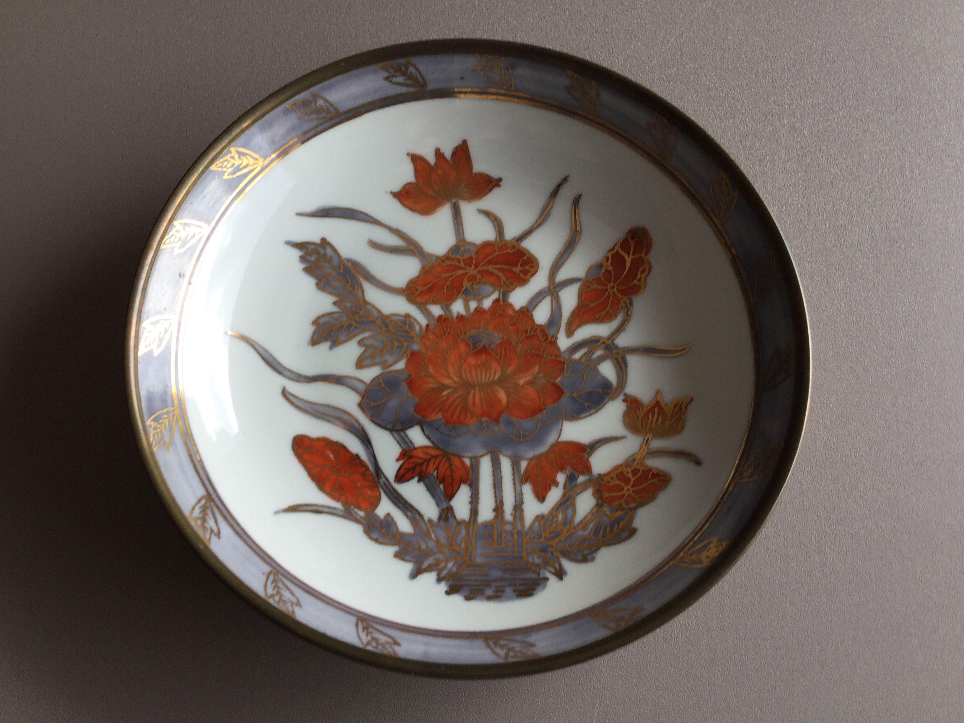 decorated porcelain presentation plate'