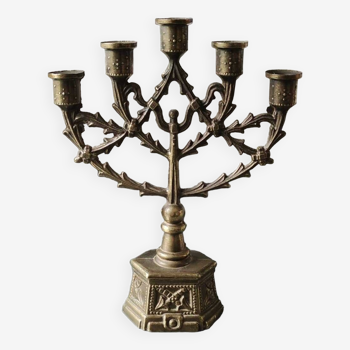 Menorah style candelabra/candelabra with 5 flames. Arms in the shape of branches on a pedestal base. In gilded brass. 1950s. Size 19.5 x 15.5 cm