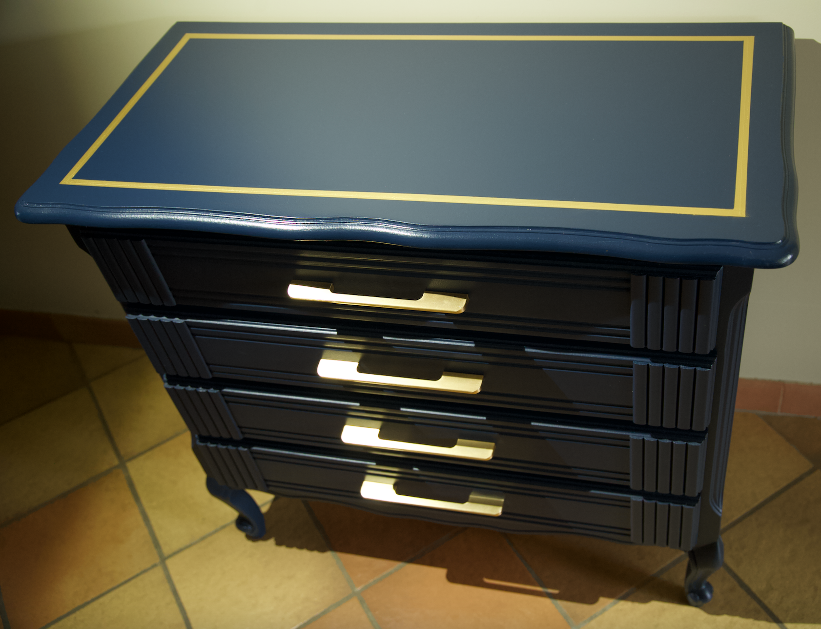 Commode bleue relookée