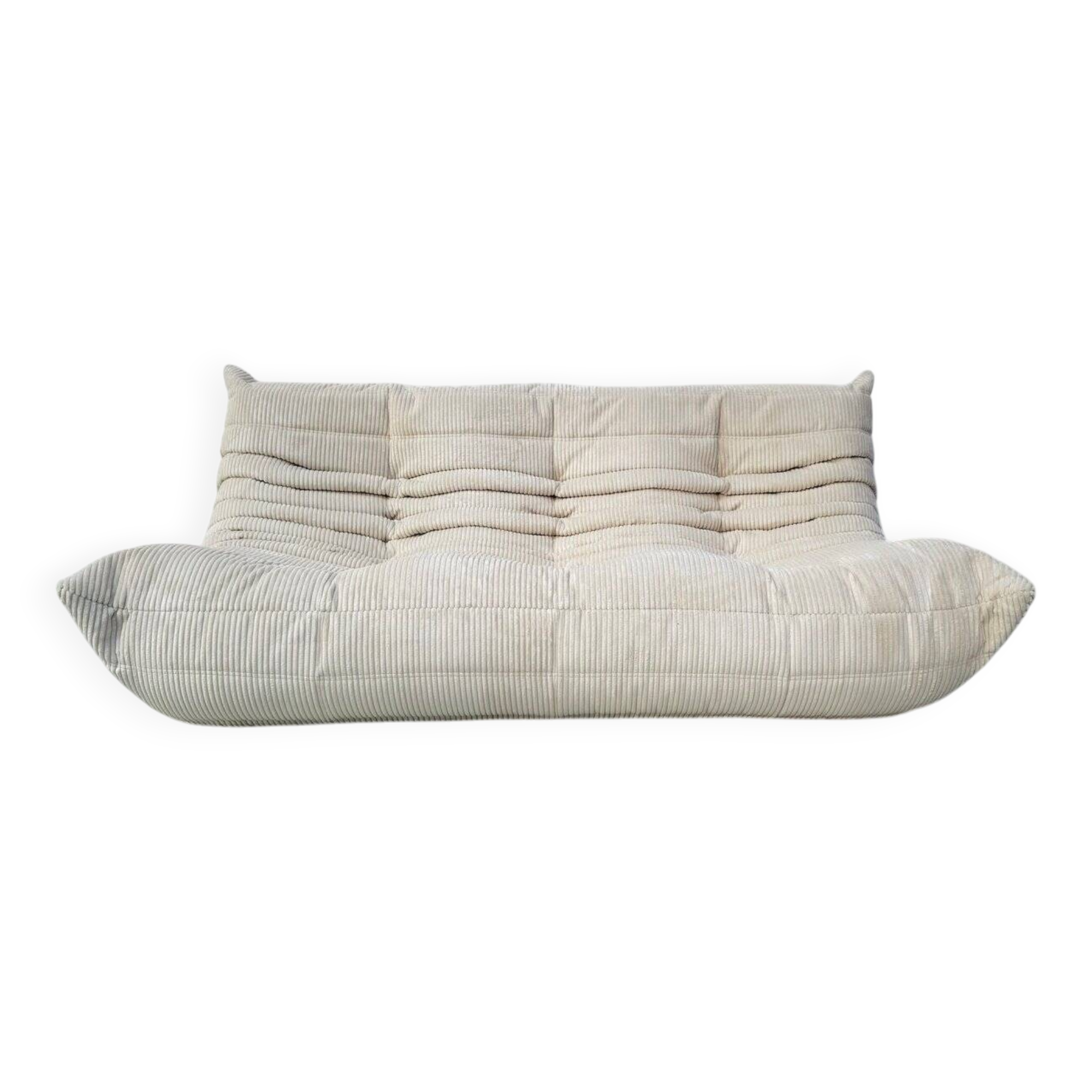 Canapé 3 places en velours côtelé blanc cassé attribué à Michel Ducaroy pour Ligne Roset, années 1970.