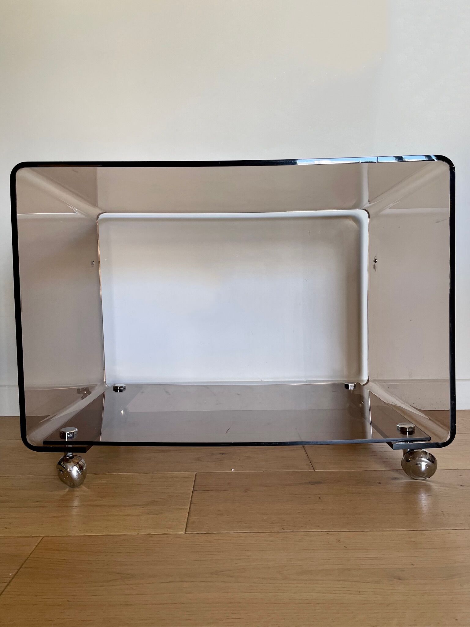 Smoked plexi cube on wheels