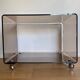 Cube plexi fumé sur roulettes