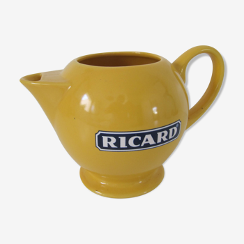 Pichet vintage jaune marque ricard.