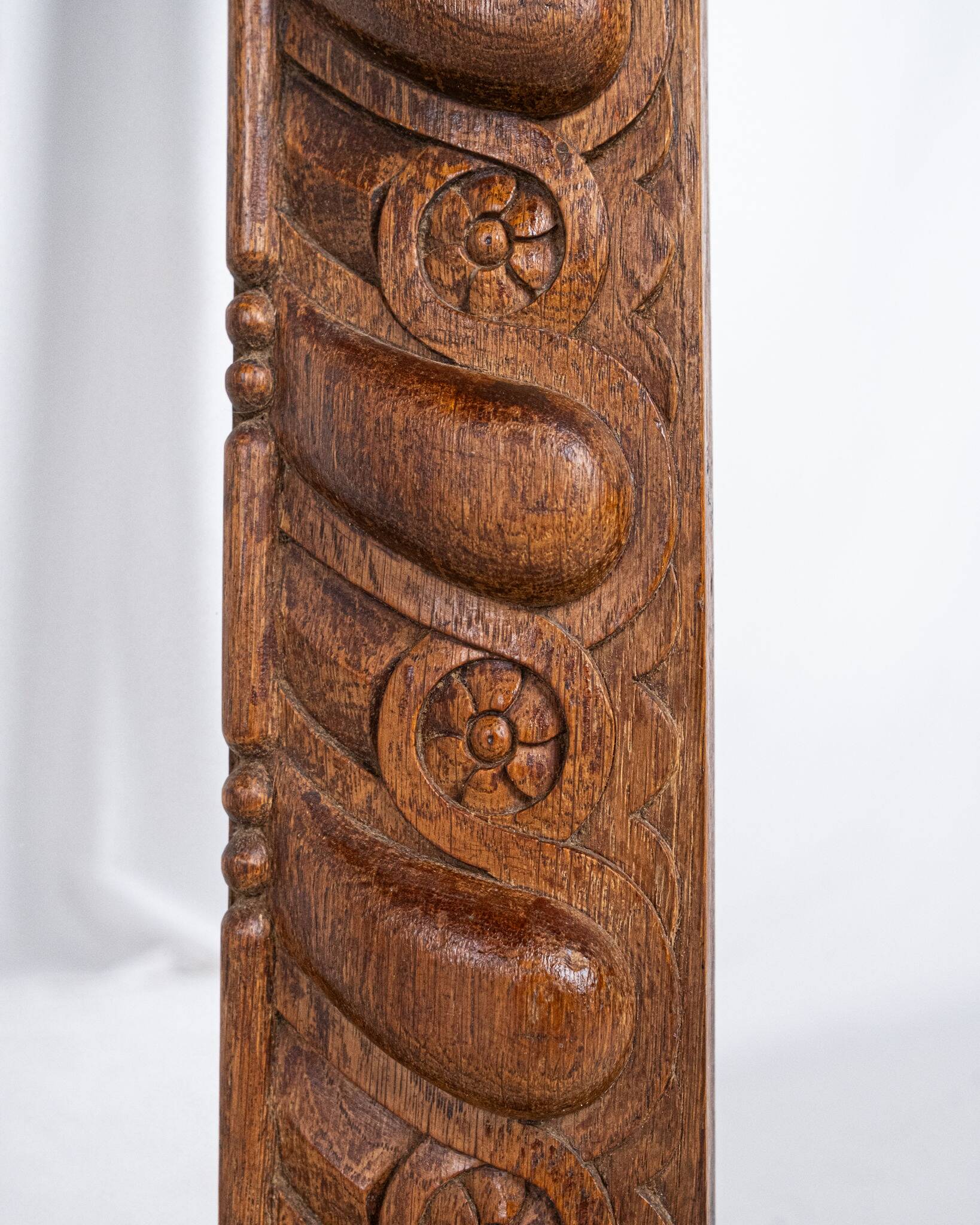 Miroir en bois sculpté style Seiz Breur, Bretagne, France, début XXe siècle