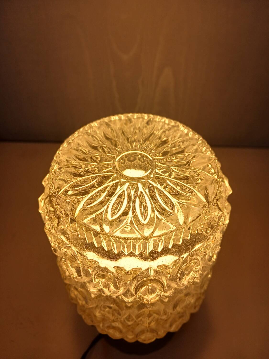 Vintage bedside lamp in molded glass and gold metal – 60s/70s
