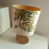 Lampe en bois avec abat jour en soie , peint à la main , signé