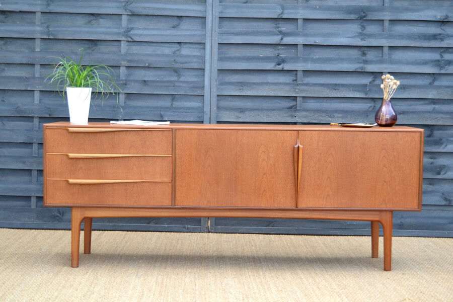 McIntosh teak sideboard - wave handles - 200 cm