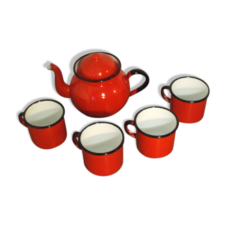 Lot of 4 cups and 1 teapot