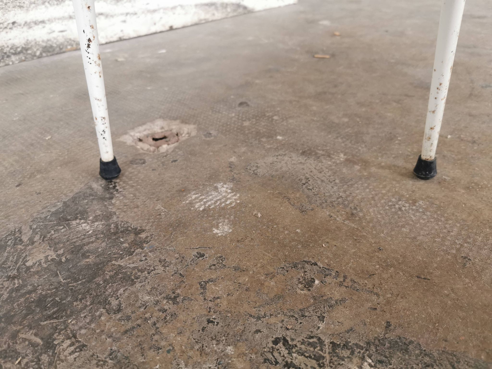 Set of 4 vintage chairs in metal and Skai